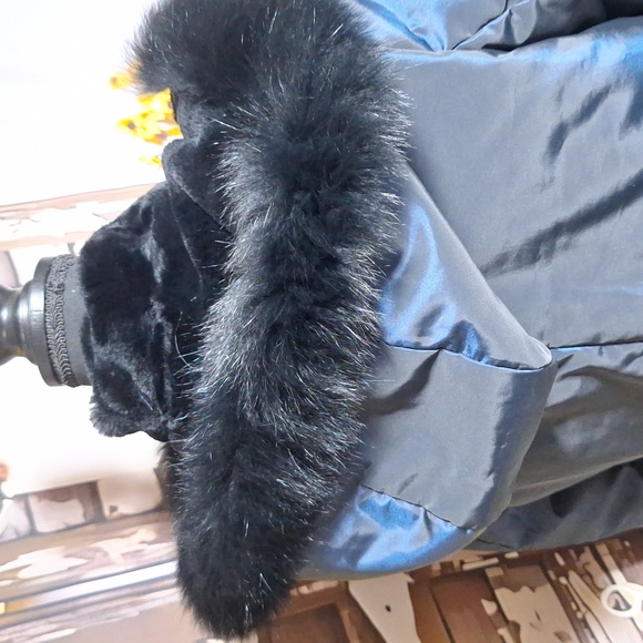 Blue Duck Large down blue 3/4 length coat with fox and rabbit fur. - Picture 6 of 9